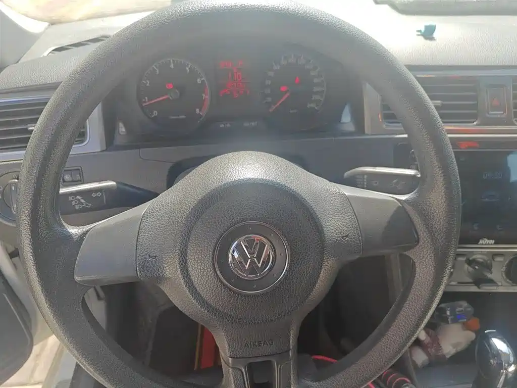 Volkswagen Santana 2015 1.6L Automatic Comfort Edition фото 8