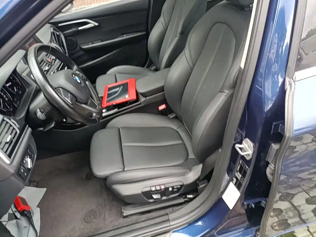 BMW 1 Series 2018 118i Sport Edition фото 15