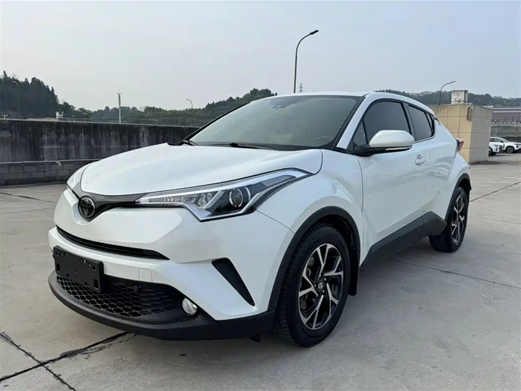 Toyota C-HR 2018 2.0L Leading Sunroof Edition V
