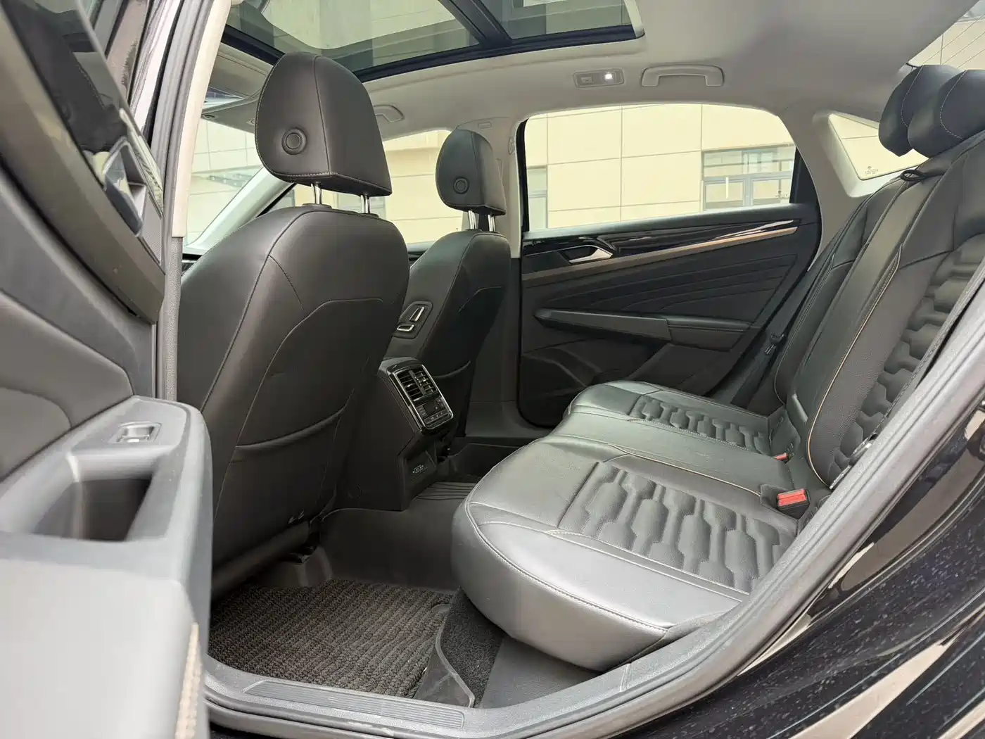 Volkswagen Passat 2019 330TSI Elite Version China VI фото 6