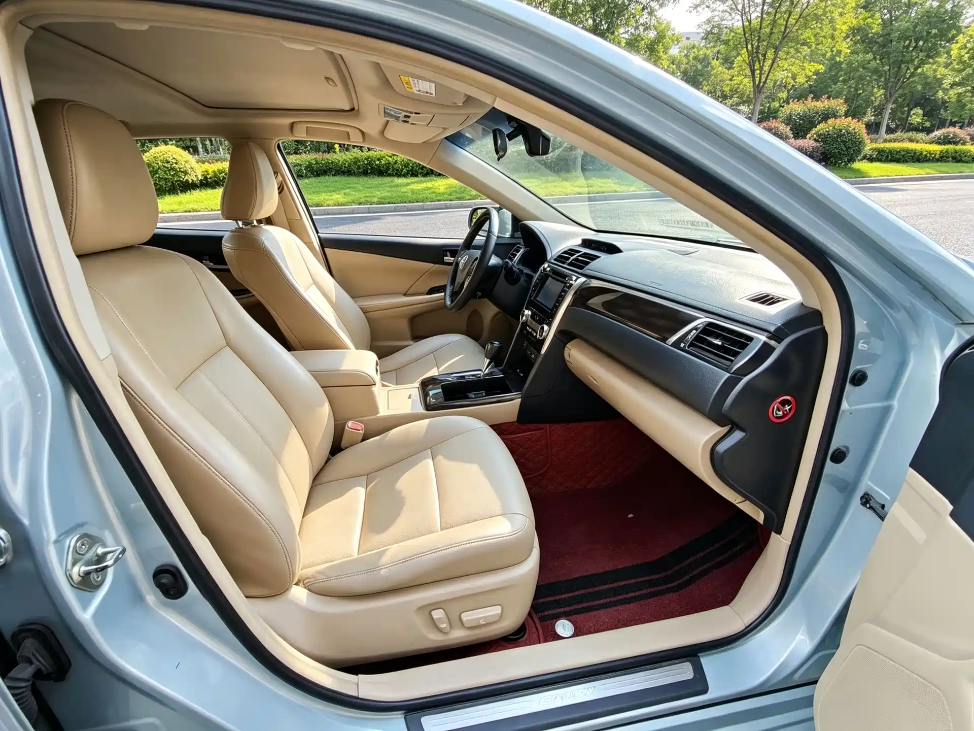Photo 6 - Toyota Camry