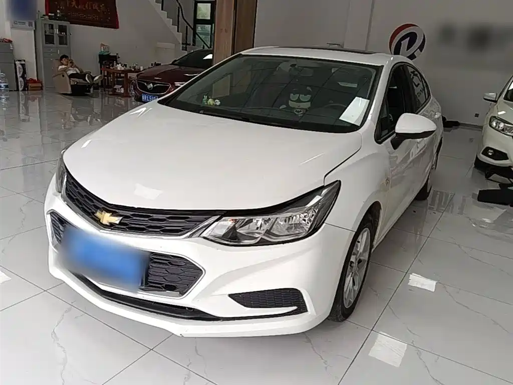Chevrolet Cruze 2018 Hatchback 320 Automatic Pioneer Sunroof Edition