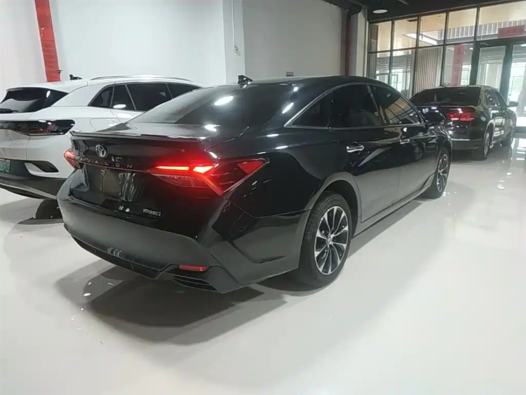 Toyota Avalon 2022 Hybrid 2.5L Luxury Edition фото 7