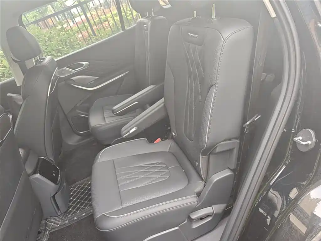 Hongqi HS7 PHEV 2024 2.0T PHEV 4WD Flagship Edition 6-seater фото 17
