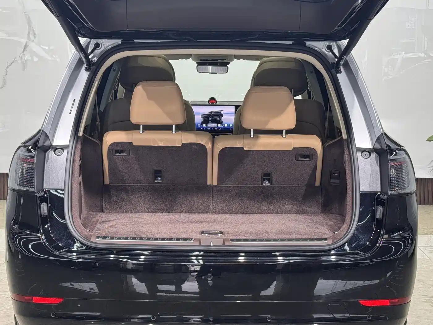 AITO Wenjie AITO M9 2025 Extended Range Ultra 52kWh 6-Seater фото 16