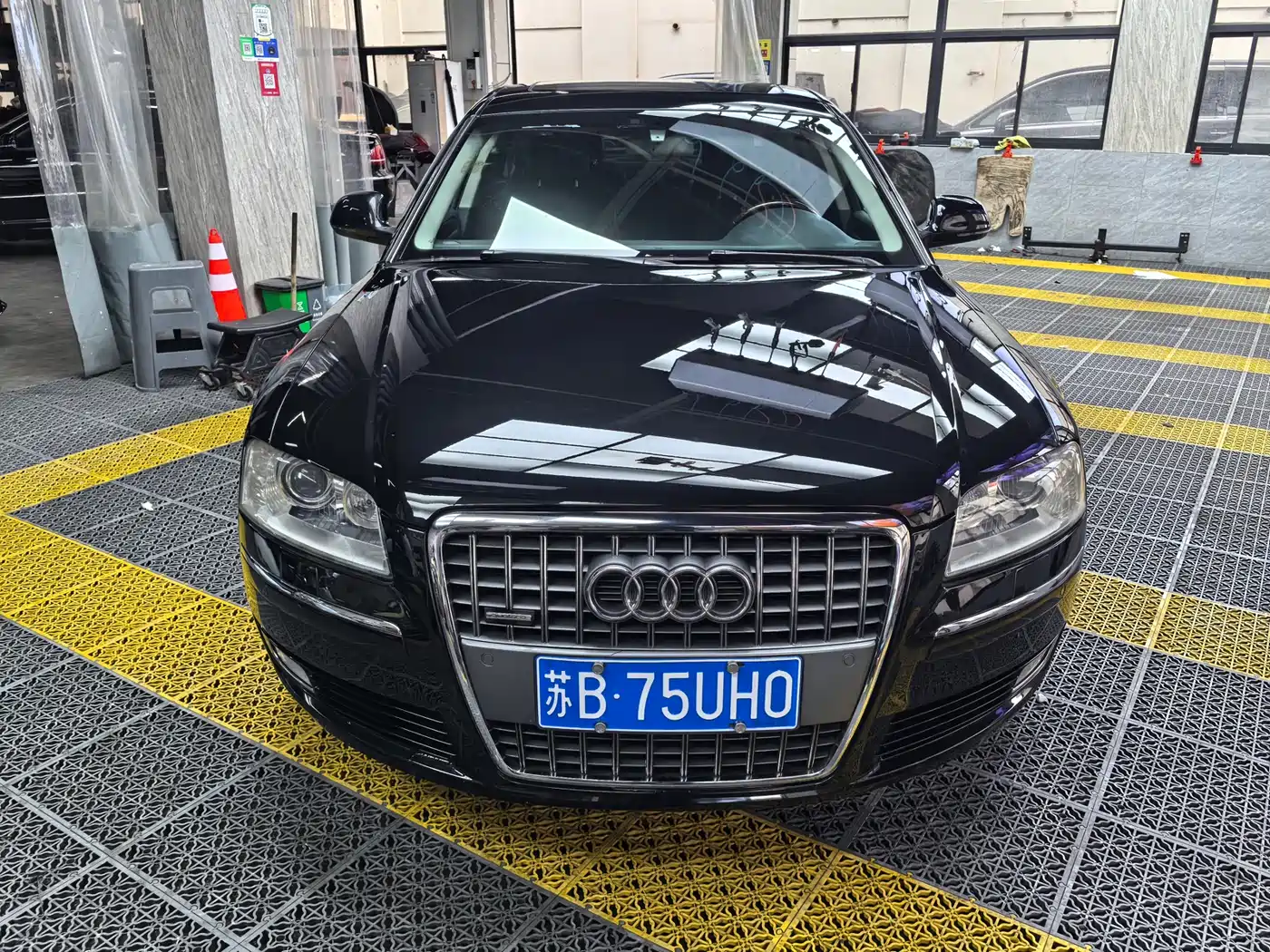 Audi A8 2009 Audi A8L 4.2 FSI quattro Premium фото 2