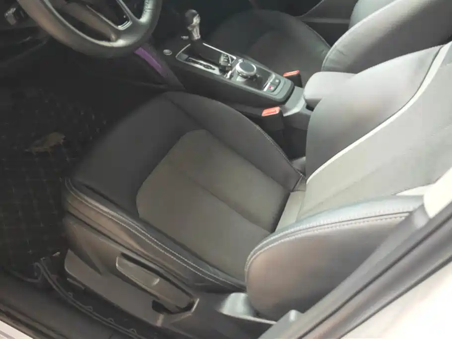 AUDI Q2L E-TRON