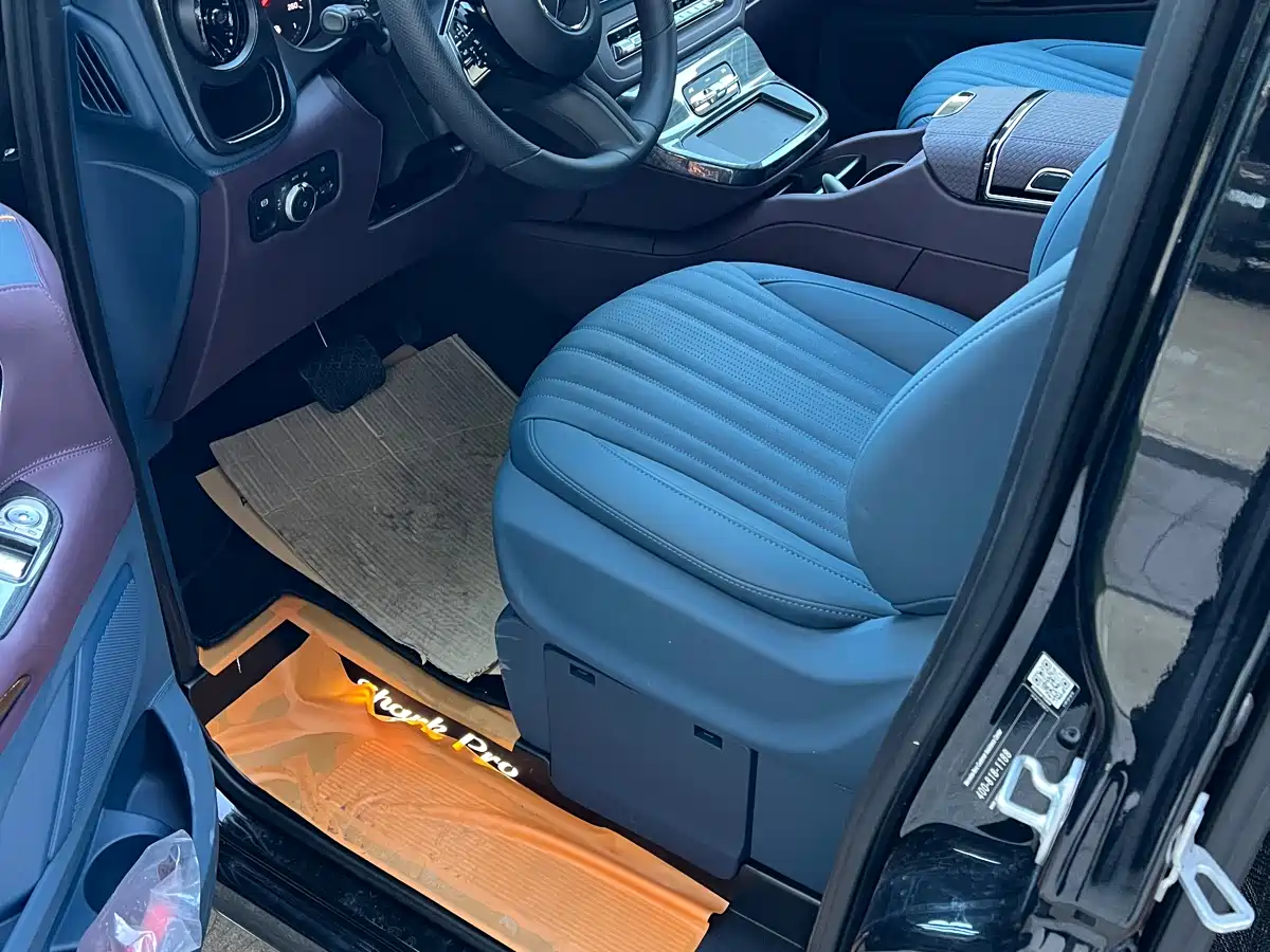 Mercedes-Benz V-Class 2024 V 300 L Long Wheelbase Premium фото 16