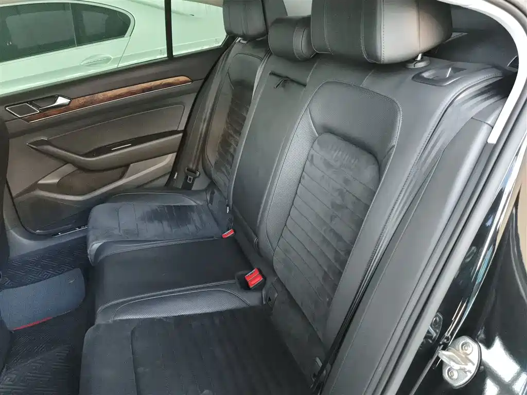 Volkswagen Magotan 2017 330TSI DSG Premium фото 17