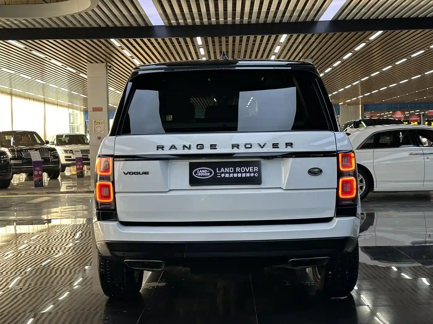 Land Rover Range Rover 2018 3.0 SC V6 Vogue Heritage Extended Edition фото 6