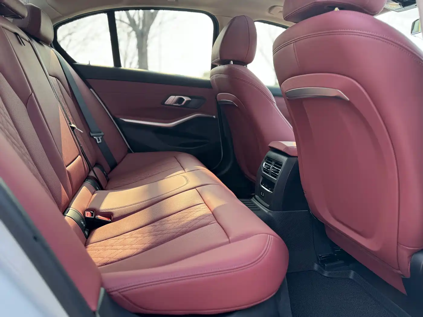 BMW 3 Series 2024 320i M Sport Package фото 17