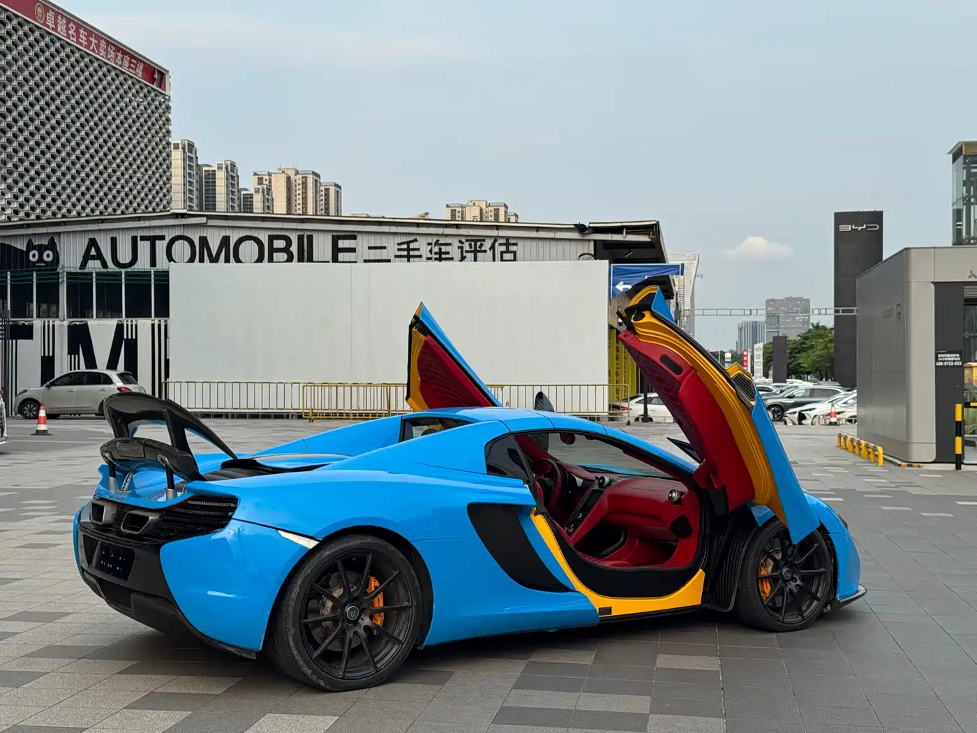 McLaren 12C 2013 3.8T SPIDER 50th Anniversary Edition фото 4