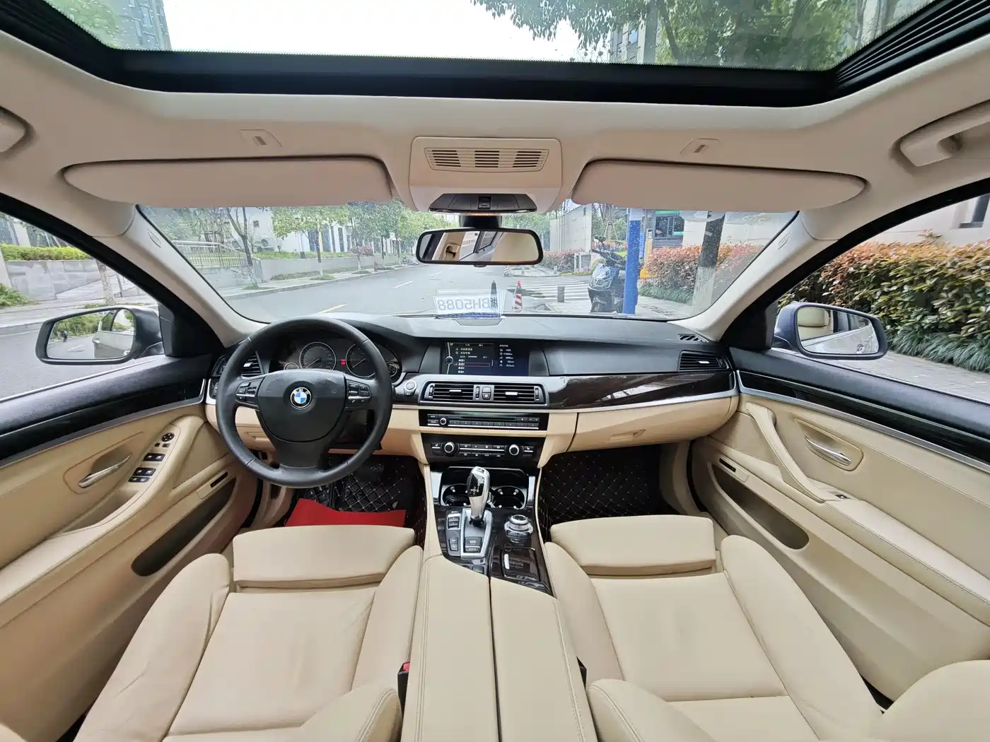 BMW 5 Series (Import) 2012 528i xDrive Luxury Model фото 11