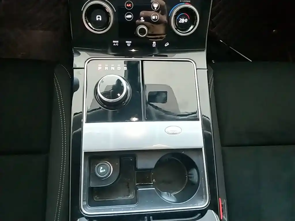 Фото 14 - Land Rover Range Rover Velar