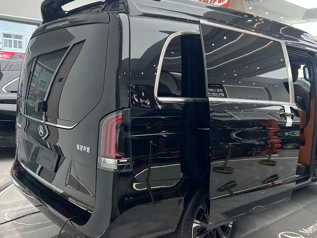 Mercedes-Benz V-Class 2024 V 300 L Long Wheelbase Premium фото 16