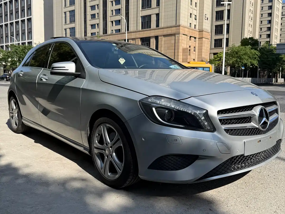Mercedes-Benz A-Class (Import) 2015 A 180 фото 3