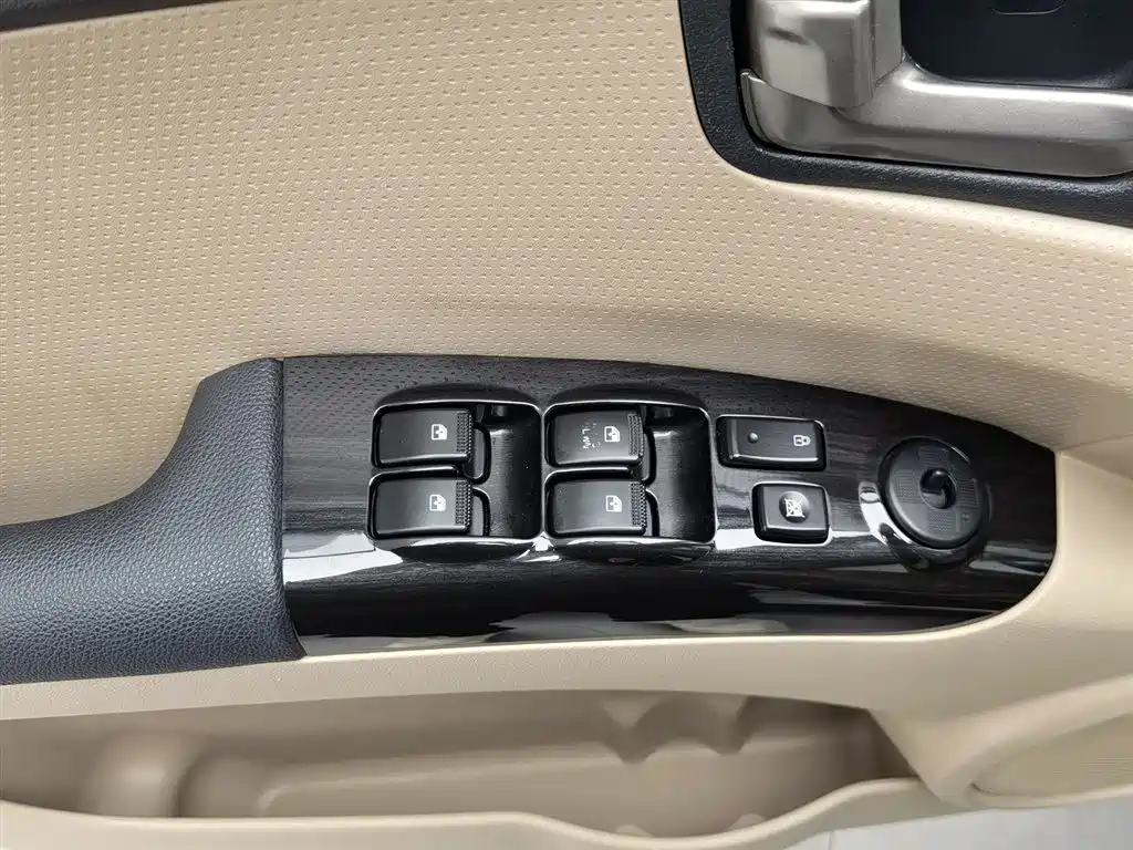 Kia Sportage 2013 2.0L Automatic 2WD GL фото 9