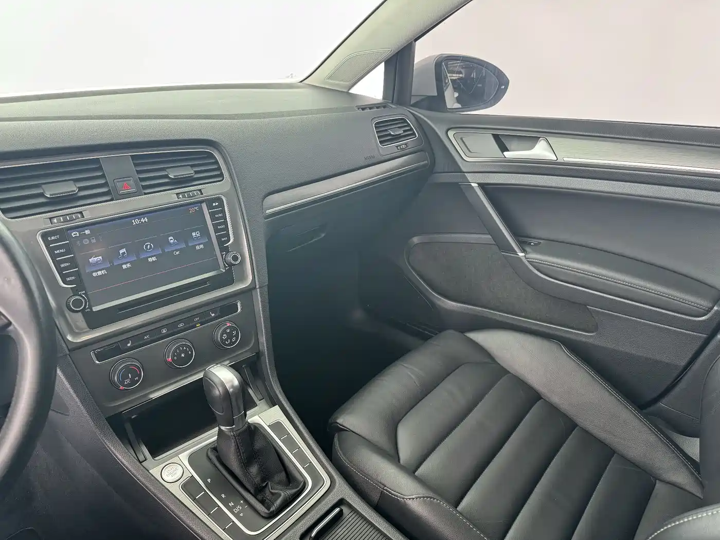 Volkswagen Golf 2016 230TSI Automatic Luxury фото 3