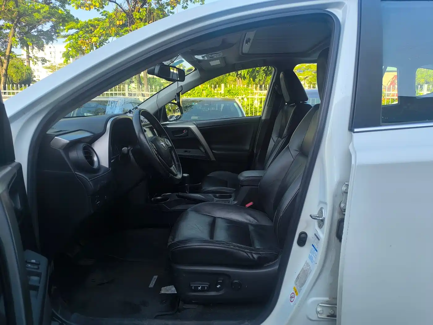 Toyota RAV4 Rongfang 2015 2.5L Automatic 4WD Elite Edition фото 3