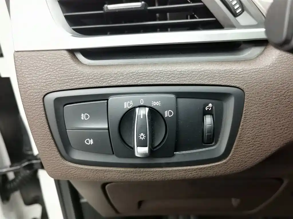 BMW X1 2019 sDrive18Li Premium Model фото 21