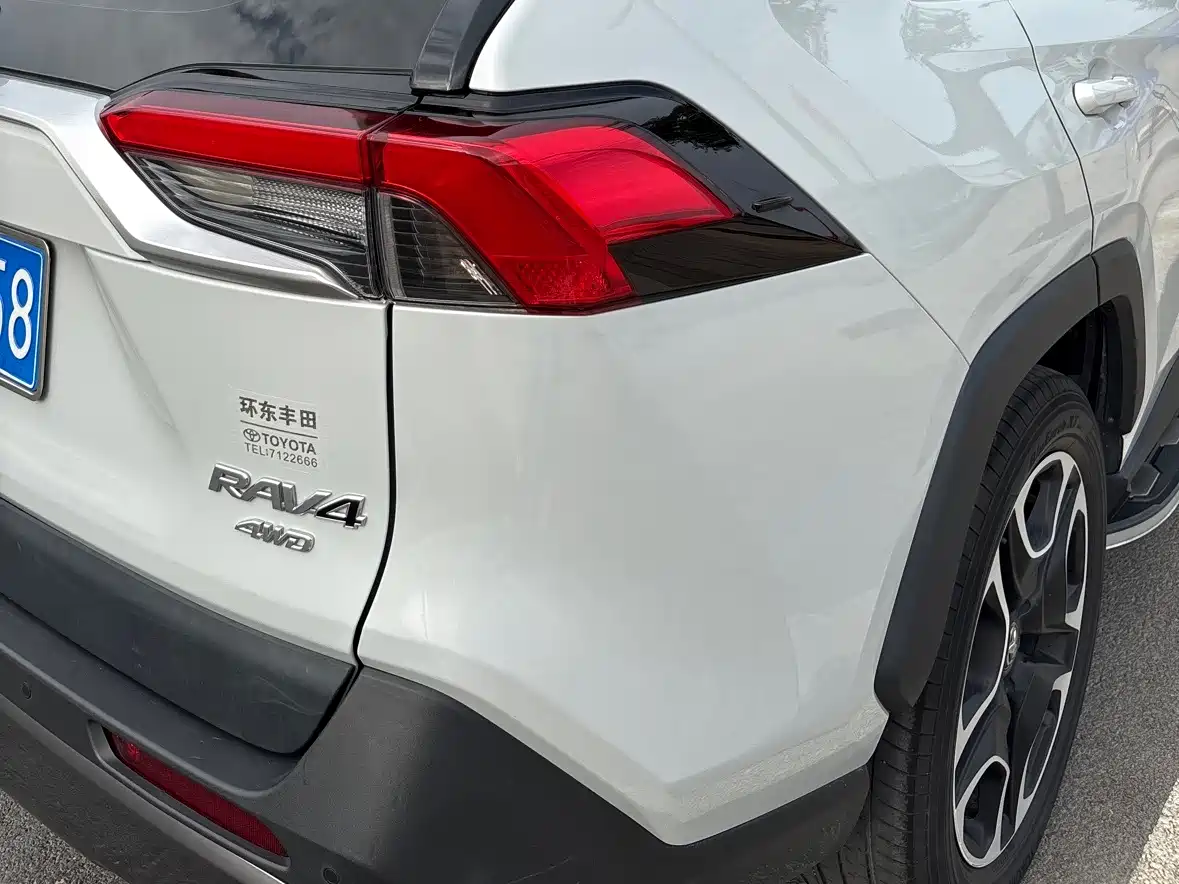 Toyota RAV4 Rongfang 2020 2.0L CVT 4WD Premium Edition фото 5
