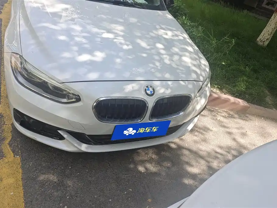 BMW 1 Series 2018 118i Sport Edition фото 2
