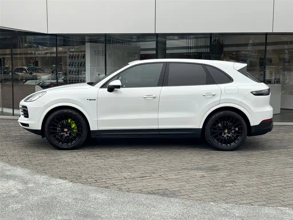 Porsche Cayenne New Energy 2023 Cayenne E-Hybrid 2.0T Platinum Edition фото 2
