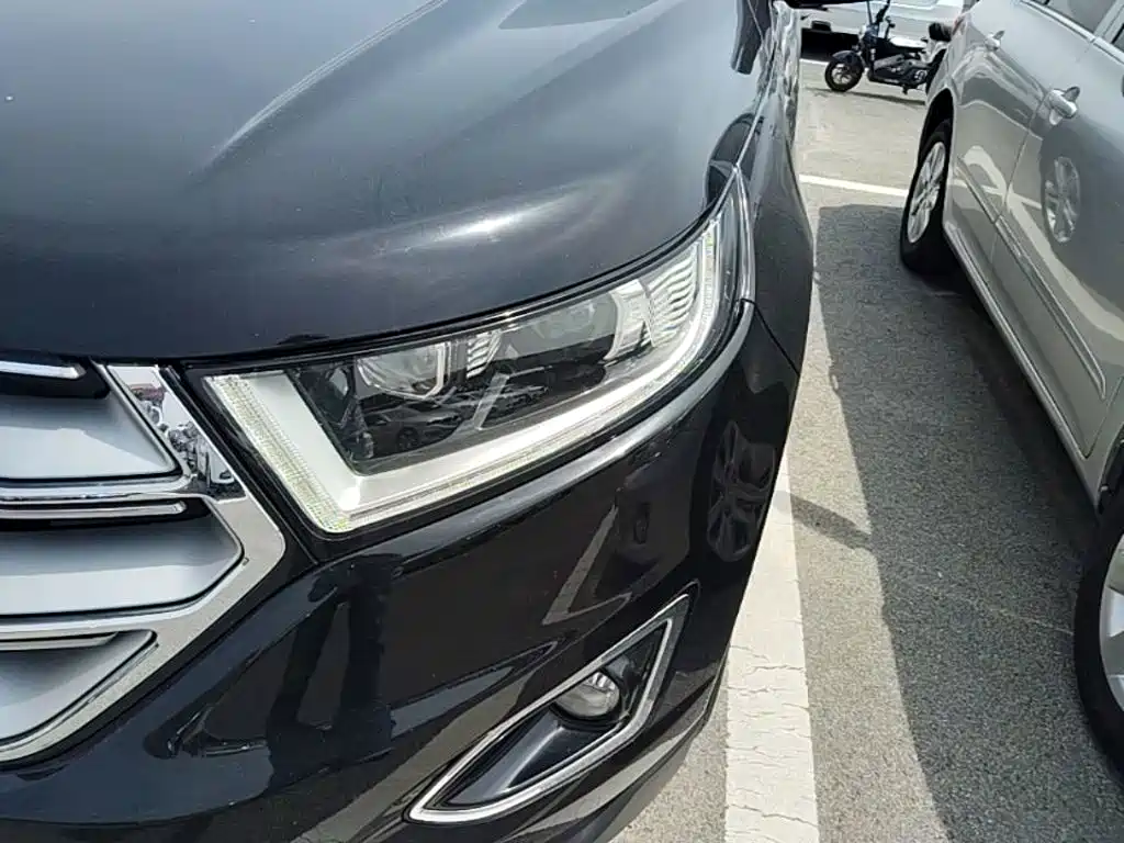 Фото 24 - Ford Edge