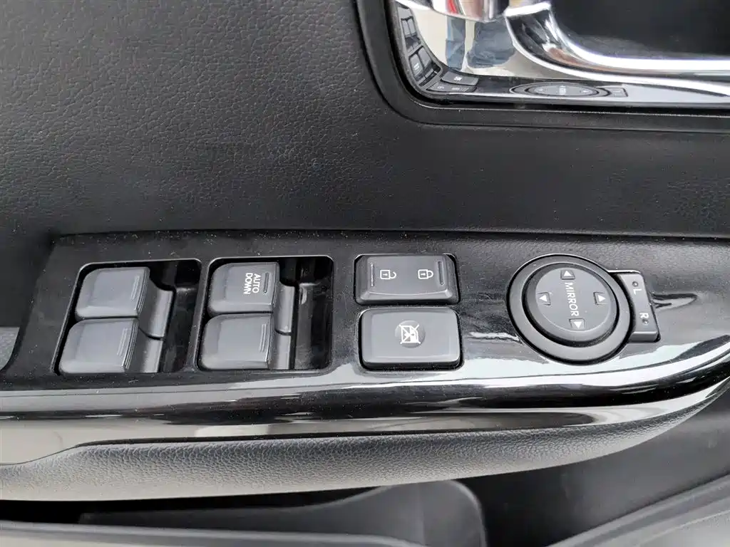 Kia K2 2012 Sedan 1.6L AT Premium Commemorative Edition фото 9