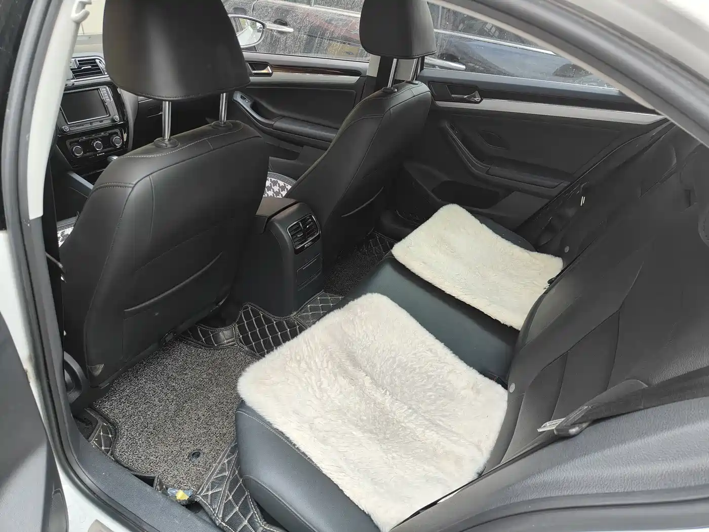 Volkswagen Sagitar 2018 1.6L Automatic Comfort фото 5