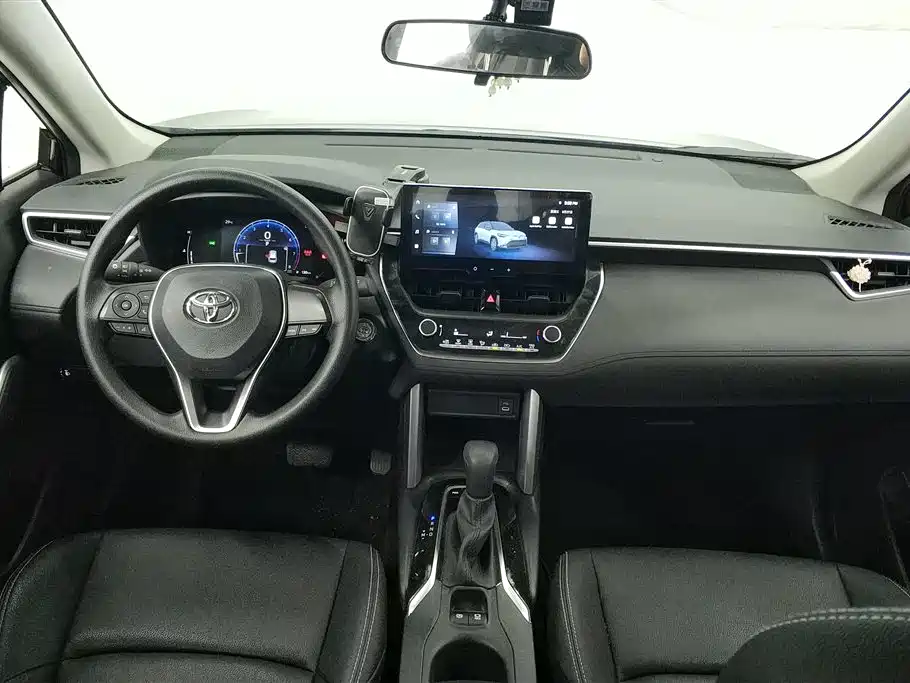Toyota Frontlander 2023 2.0L CVT Elite Edition фото 12