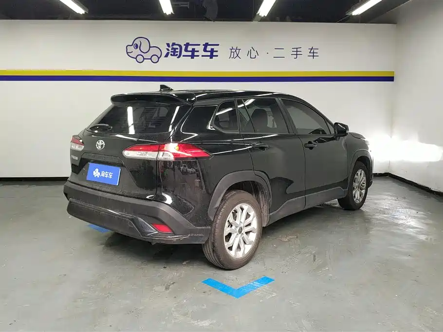 Toyota Frontlander 2023 2.0L CVT Elite Edition фото 3