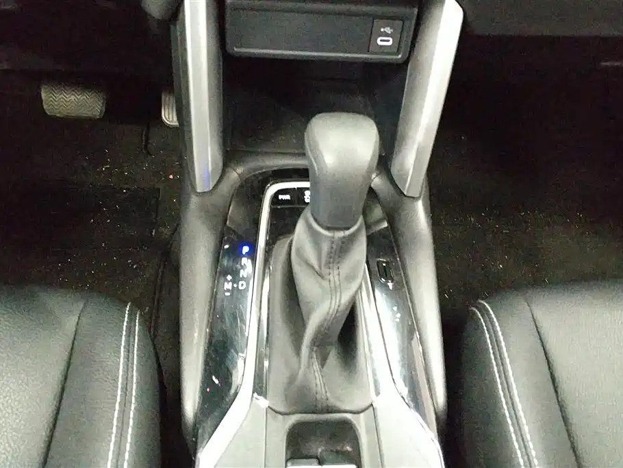 Toyota Frontlander 2023 2.0L CVT Elite Edition фото 16