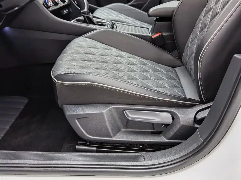 Volkswagen Sagitar 2023 300TSI DSG Surpassing Edition фото 20