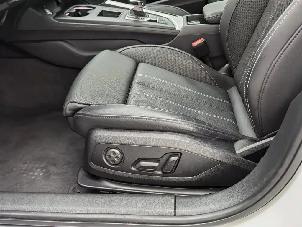Audi A4L 2020 40 TFSI Luxury Dynamic фото 20