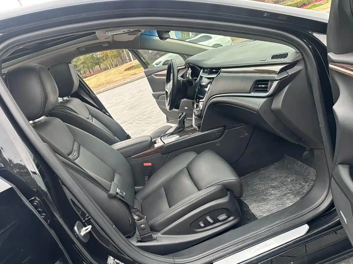 Photo 11 - Cadillac XTS