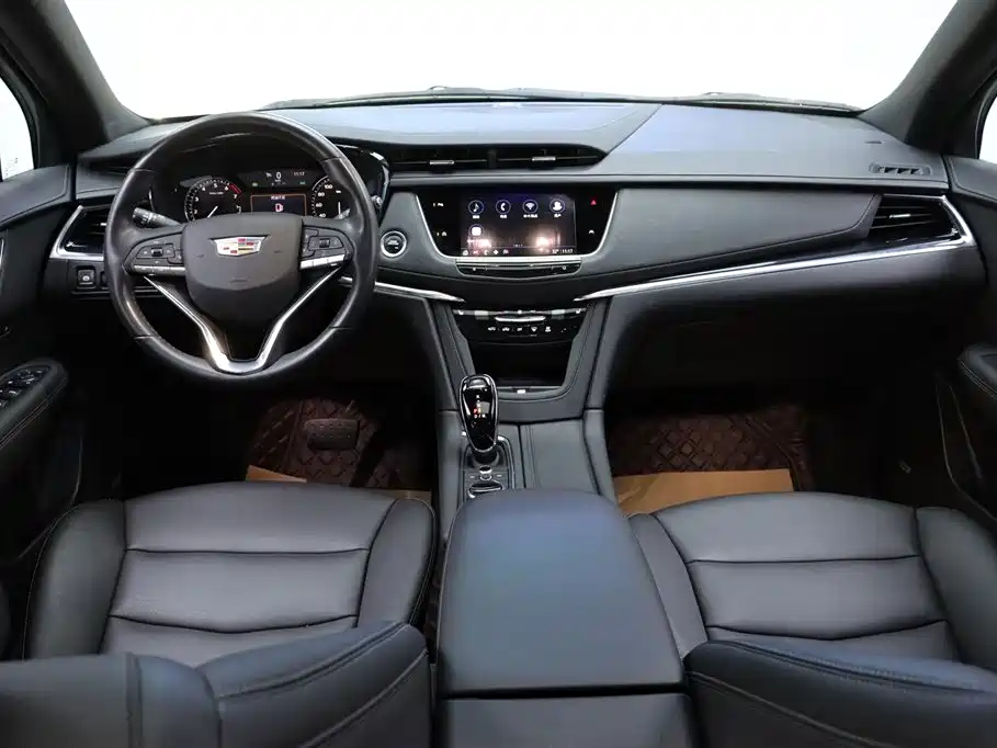 Фото 19 - Cadillac XT6