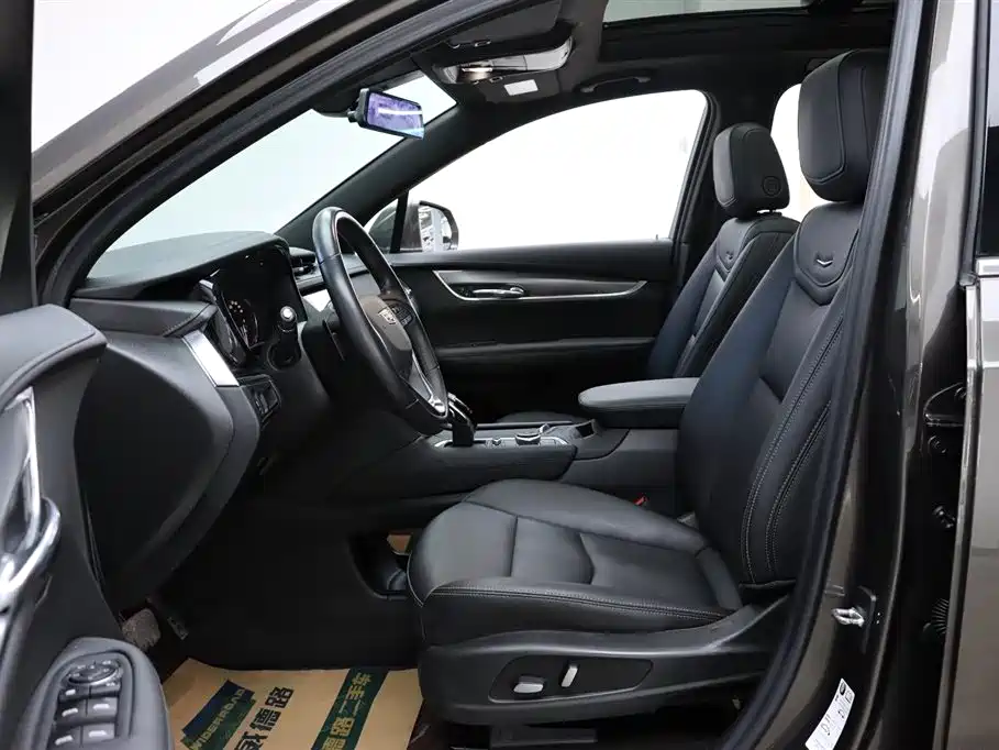 Фото 11 - Cadillac XT6
