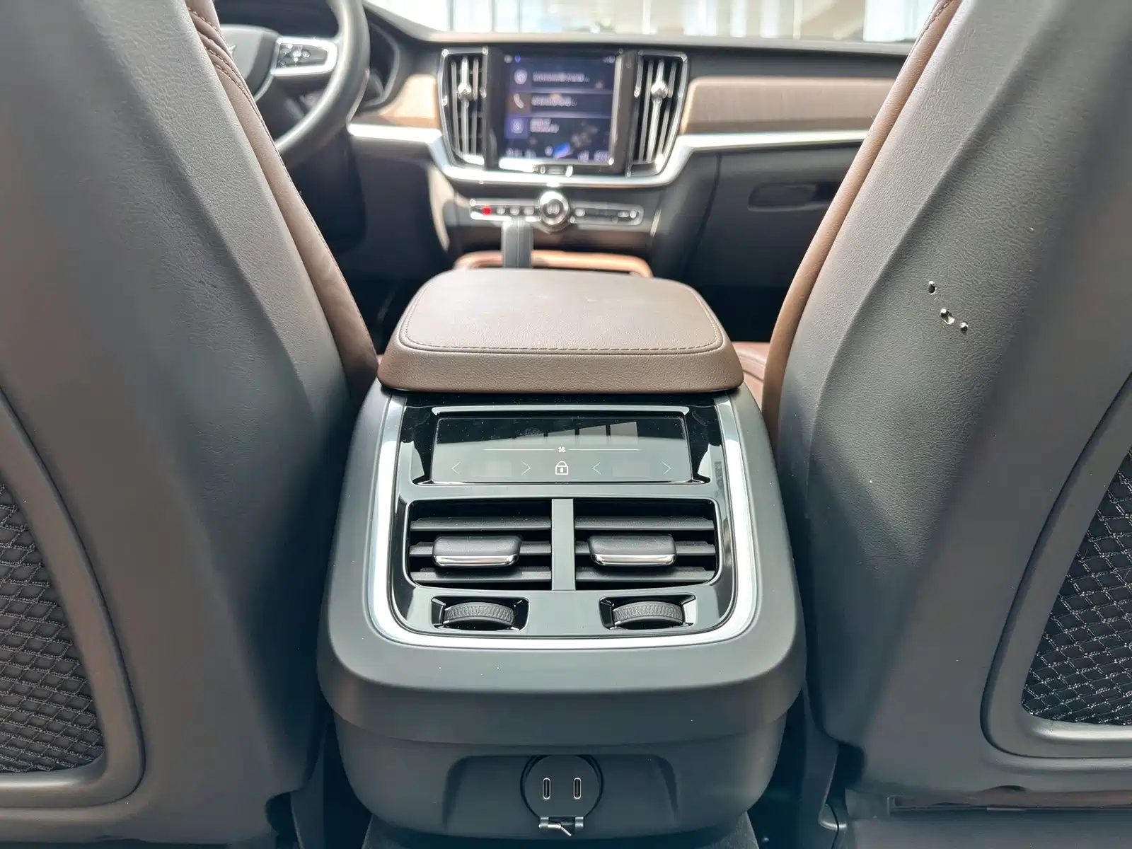 Photo 17 - Volvo V90