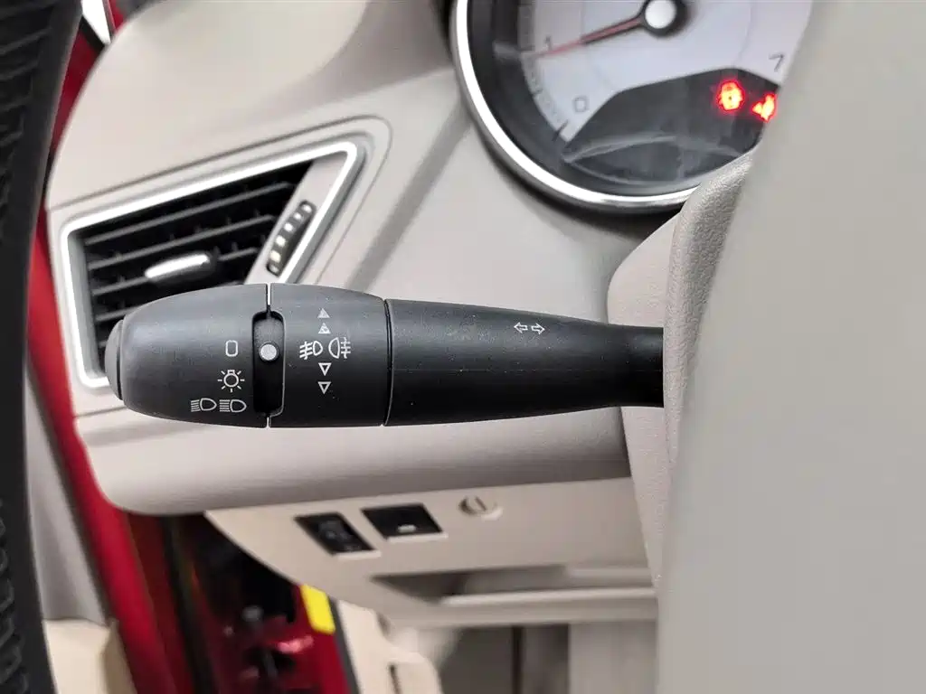 Peugeot 308 2013 Model 1.6L Manual Superior Style фото 21