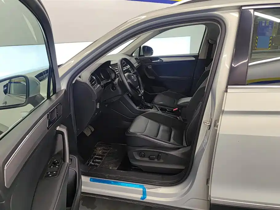 Volkswagen Tiguan L 2019 330TSI Automatic 2WD Smart Luxury Edition China VI фото 9