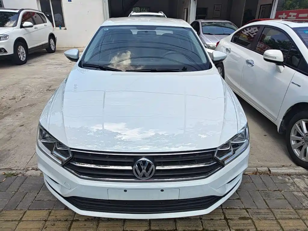 VOLKSWAGEN BORA