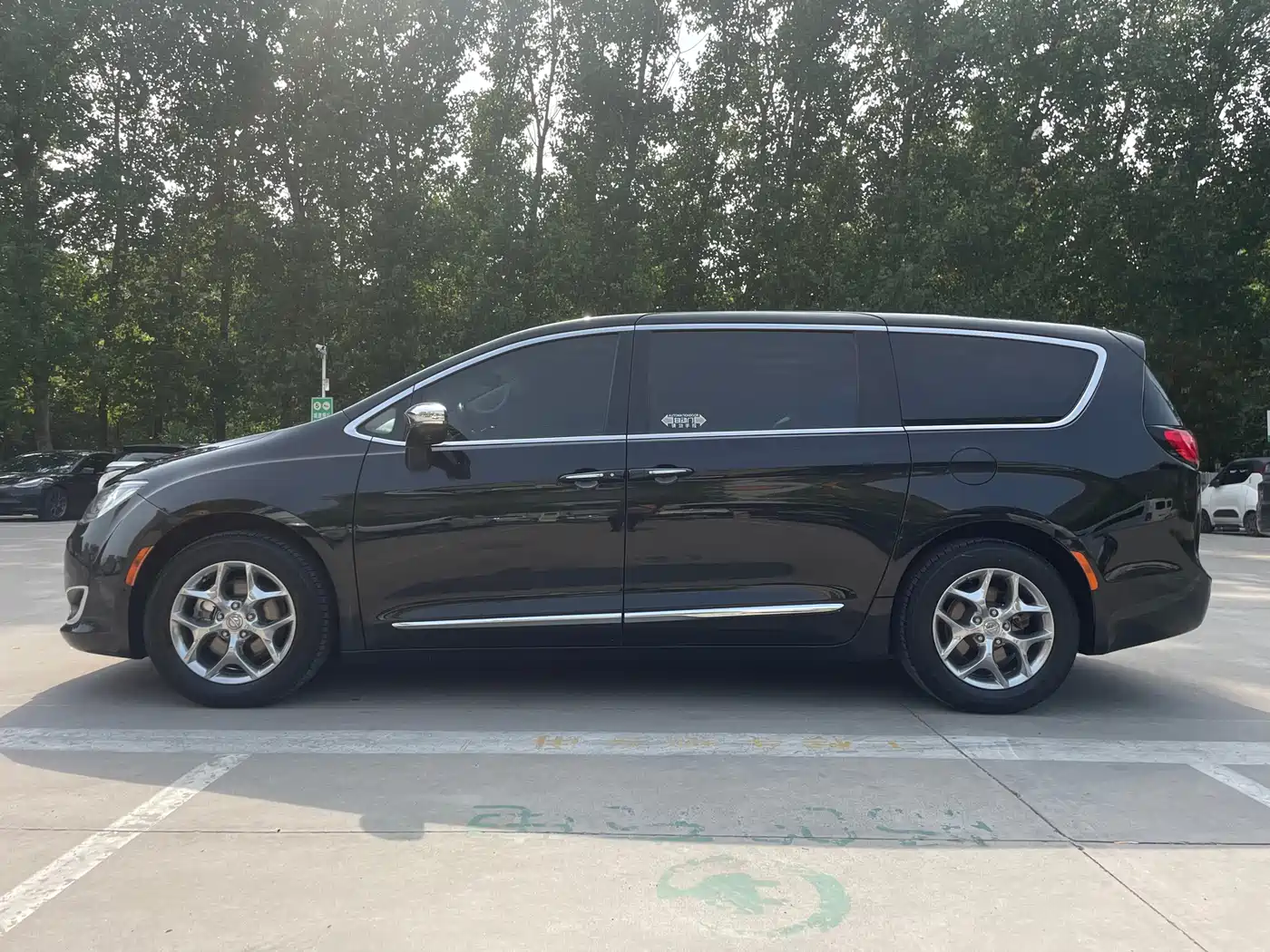 Chrysler Grand Voyager (Import) 2017 3.6L Premium Edition фото 11