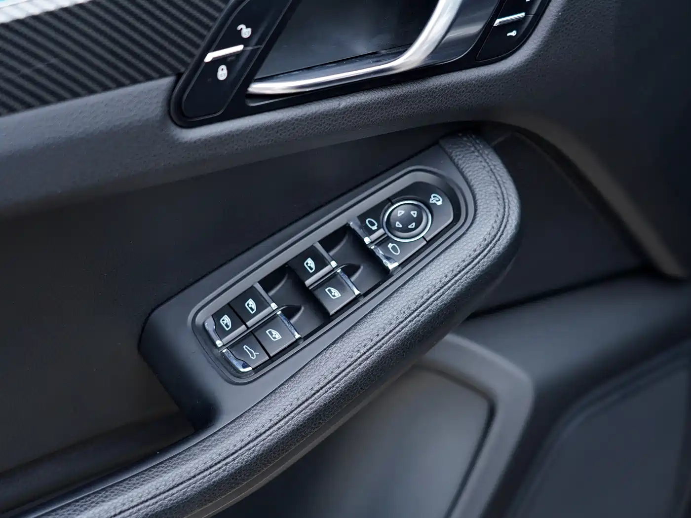 Porsche Macan 2017 Macan 2.0T фото 19