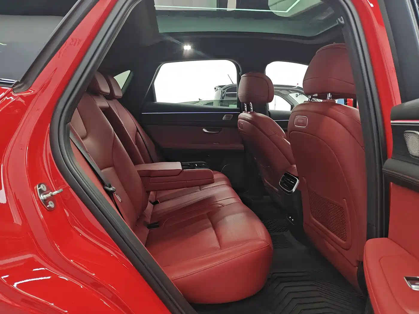AITO Wenjie AITO M5 2024 Extended Range Max RWD Advanced Smart Driving Edition фото 11