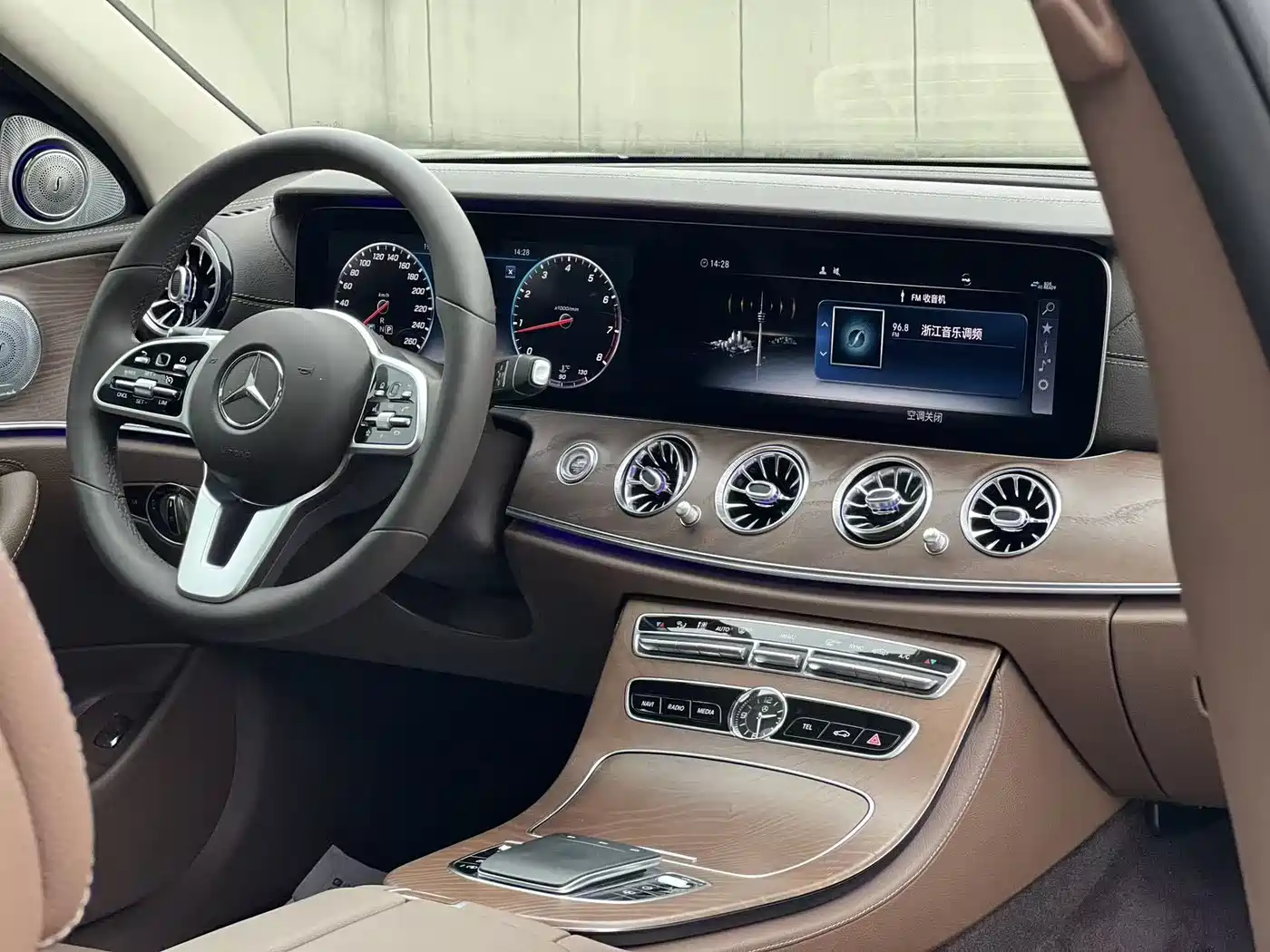 Mercedes-Benz E-Class 2020 E 300 L Luxury Model фото 6