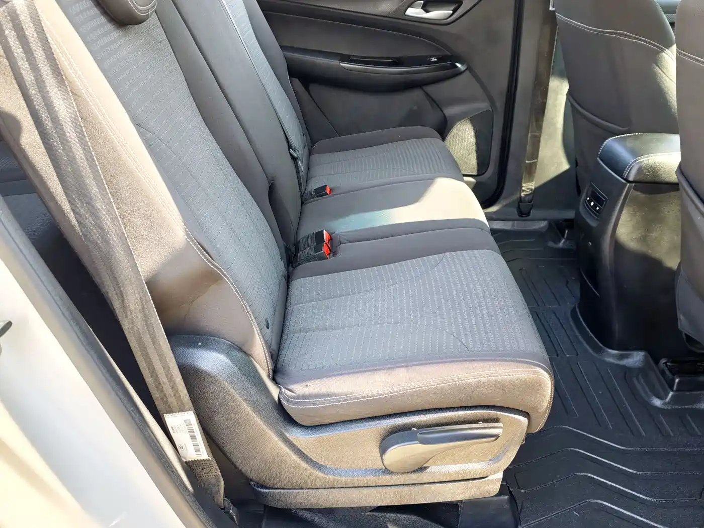 Baojun 730 2020 2019 1.5T CVT Fashion Edition 7-Seater China VI