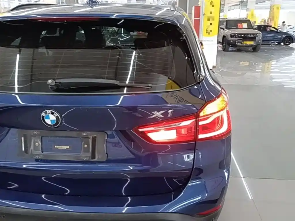 BMW X1 2018 sDrive18Li Premium Model фото 8