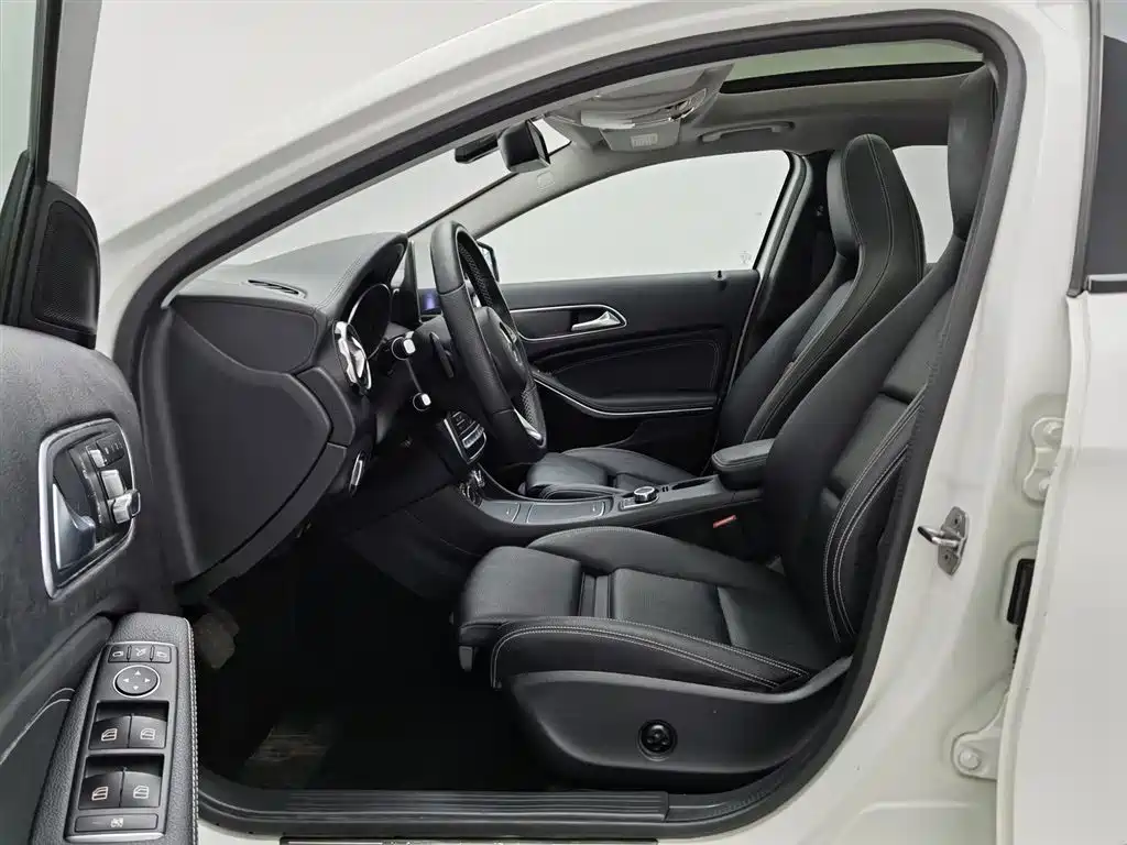 Mercedes-Benz GLA 2018 GLA 220 4MATIC Sport фото 10