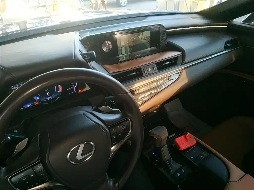 Lexus ES 2020 200 Excellence фото 13